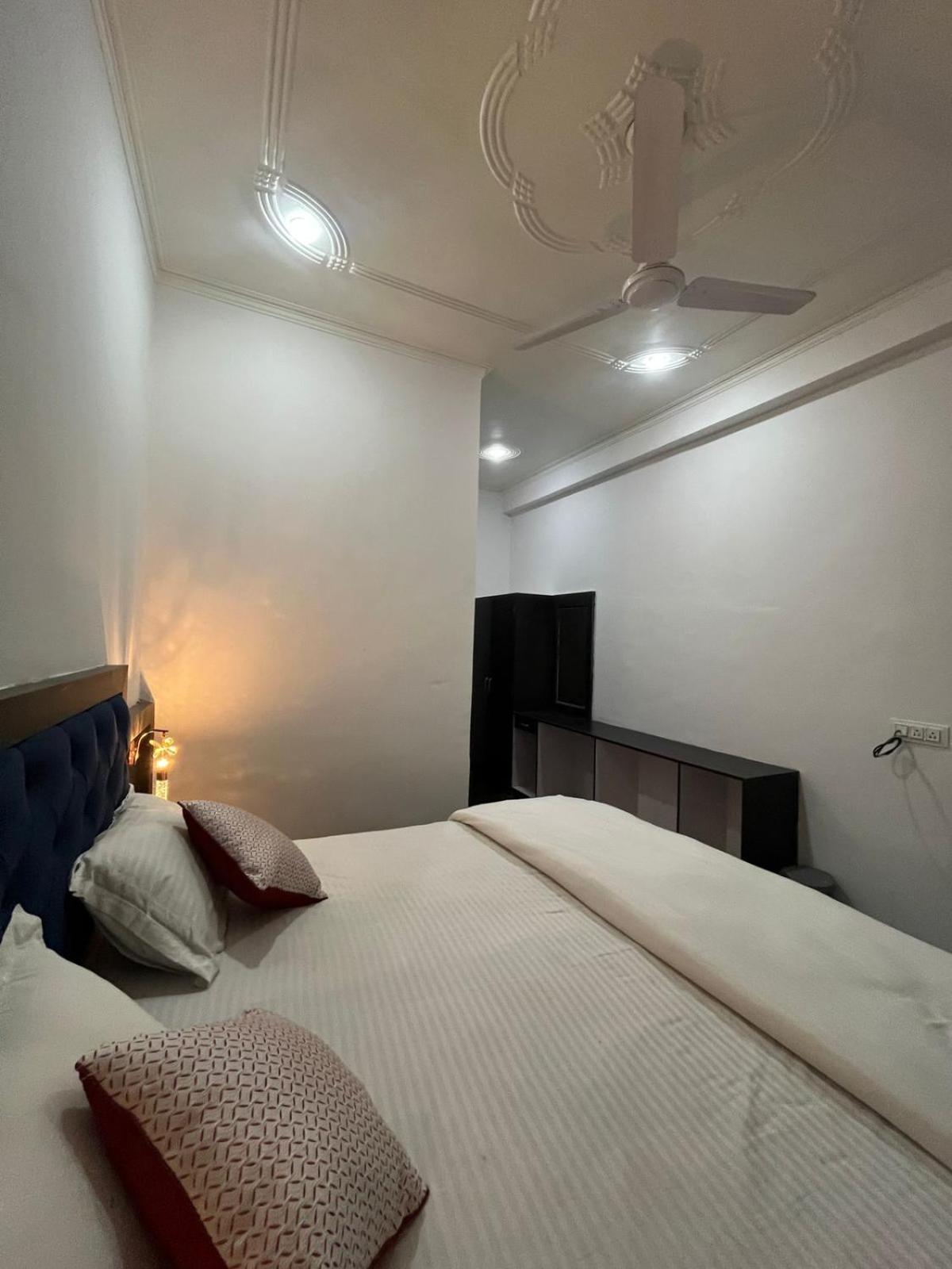La Calma Homestay Khajuraho Exterior photo